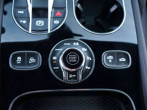 Used 2021 Bentley Bentayga Speed image 35