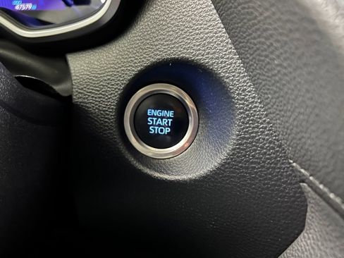 Certified 2022 Toyota Corolla Cross XLE image 27