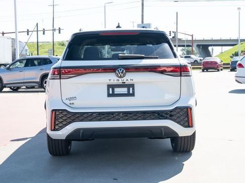 New 2026 Volkswagen Tiguan SE R-Line FWD image 5