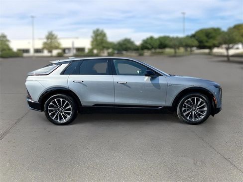 New 2026 Cadillac Lyriq Sport image 8