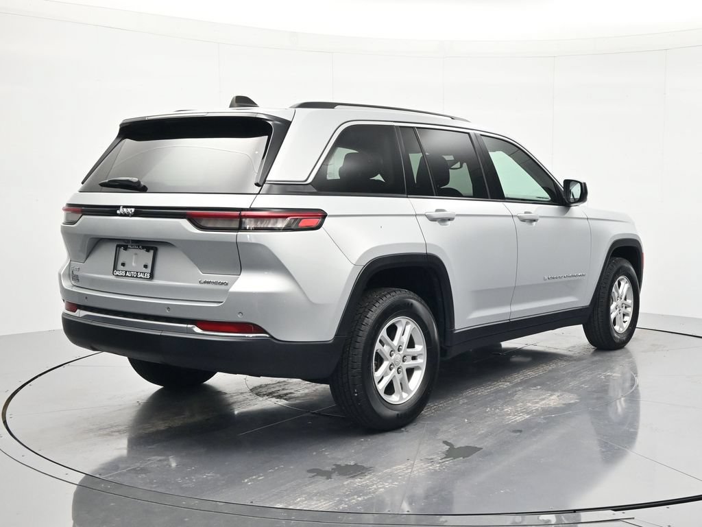 Used 2023 Jeep Grand Cherokee Laredo w/ Luxury Tech Group I AWD/4WD image 5