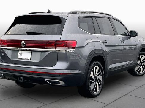 Used 2025 Volkswagen Atlas SE FWD image 13