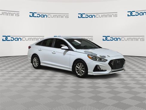 Used 2018 Hyundai Sonata SE image 2