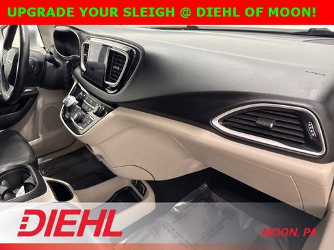 Certified 2020 Chrysler Pacifica Touring-L Plus image 19