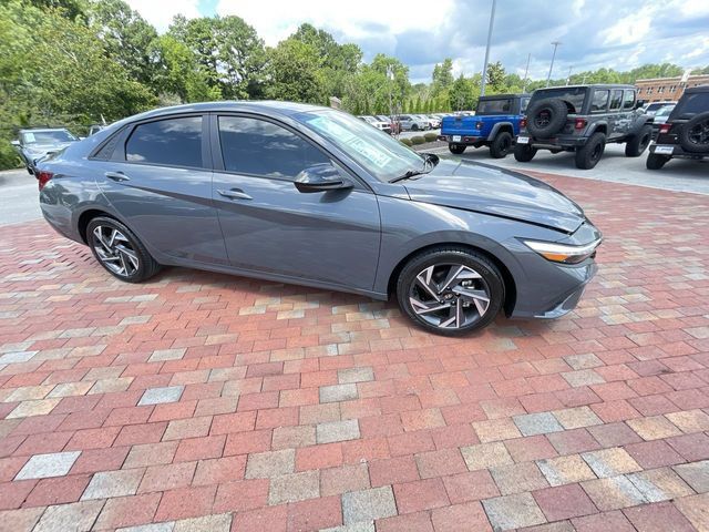 Used 2025 Hyundai Elantra Sport FWD image 36