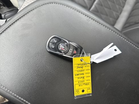 Used 2023 Buick Enclave Avenir image 32