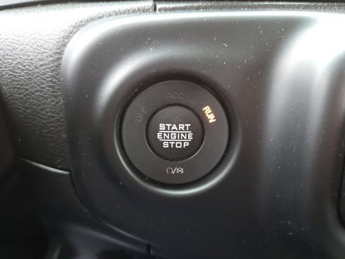 Used 2022 Jeep Gladiator Overland w/ Cold Weather Group image 13