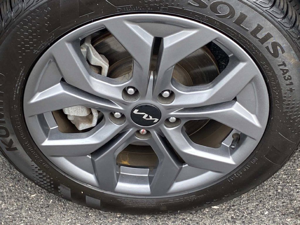 Used 2025 Kia Seltos LX AWD/4WD image 26