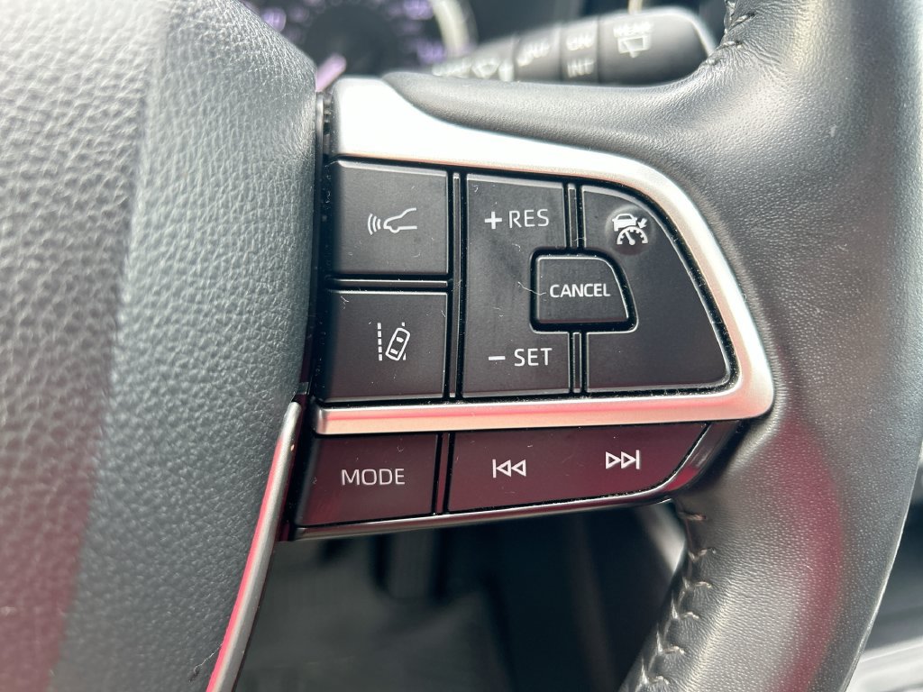 Used 2024 Toyota Highlander LE AWD/4WD image 17