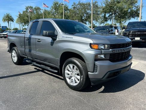 Used 2020 Chevrolet Silverado 1500 Custom w/ Custom Value Package RWD image 3