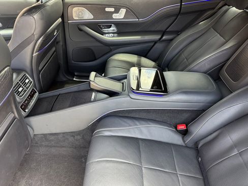 Used 2023 Mercedes-Benz Maybach GLS 600 4MATIC image 39