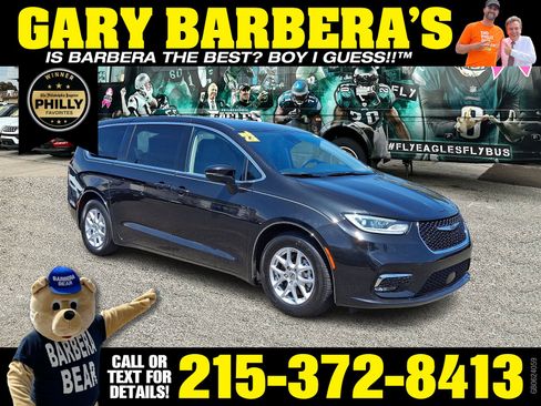 Used 2023 Chrysler Pacifica Touring-L FWD image 1