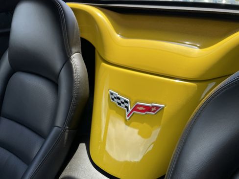 Used 2005 Chevrolet Corvette Convertible w/ Preferred Equipment Group RWD image 30
