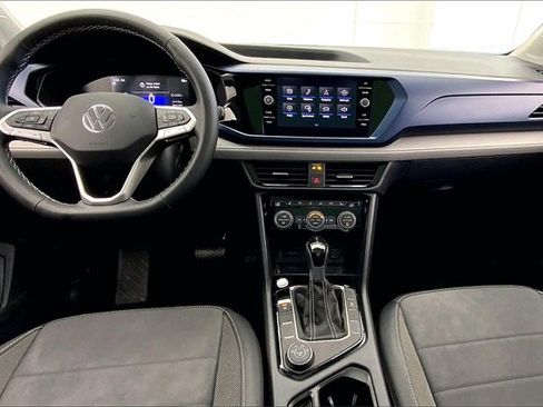 Used 2024 Volkswagen Taos SE image 15