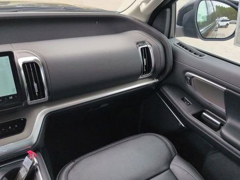 New 2025 Ford Expedition Max Platinum w/ Driver's Package image 17