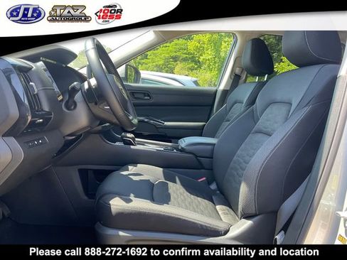 Used 2025 Nissan Pathfinder SV AWD/4WD image 3