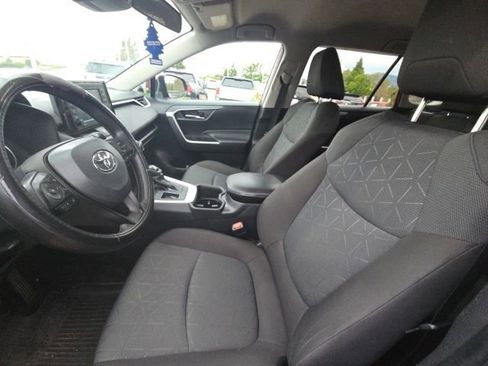 Used 2022 Toyota RAV4 XLE FWD image 5