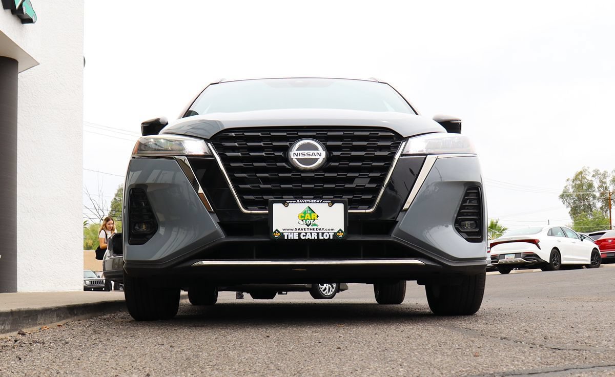 Used 2023 Nissan Kicks SR FWD image 17