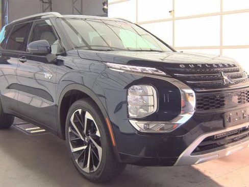 Used 2023 Mitsubishi Outlander SEL image 3