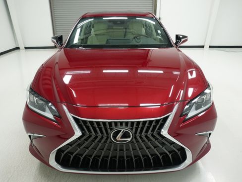 Used 2022 Lexus ES 350 w/ Premium Package FWD image 2