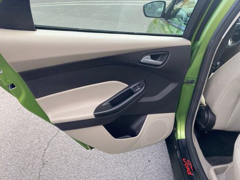 Used 2018 Ford Focus SE w/ Cold Weather Package image 18