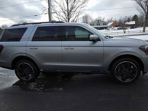 Used 2023 Ford Expedition Limited image 10