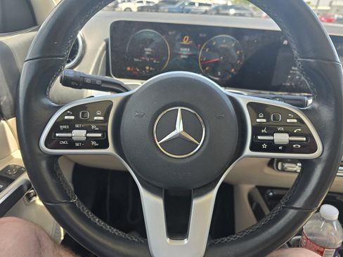 Used 2021 Mercedes-Benz GLB 250 image 11