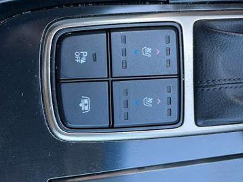 Used 2013 Hyundai Azera w/ Technology Pkg image 34