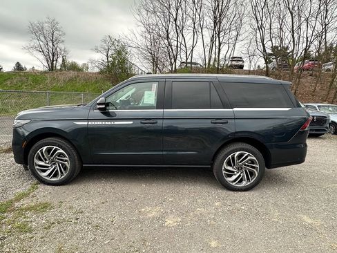 New 2025 Lincoln Navigator Reserve AWD/4WD image 2