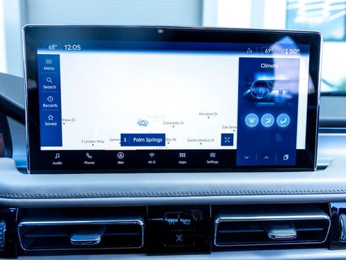 Used 2021 Lincoln Nautilus AWD w/ Equipment Group 101A image 18