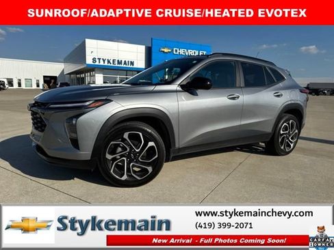 Used 2025 Chevrolet Trax RS w/ Sunroof Package FWD image 1