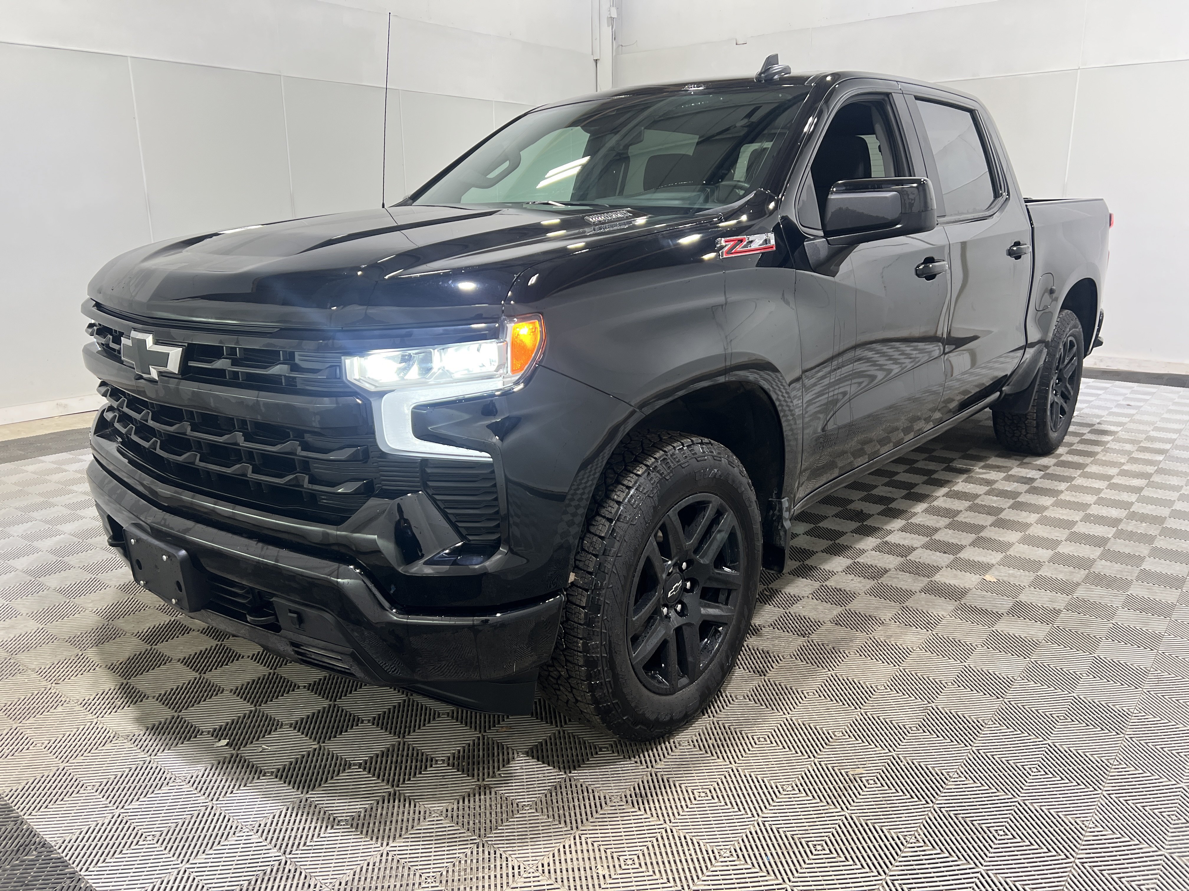 Used 2025 Chevrolet Silverado 1500 RST AWD/4WD image 1