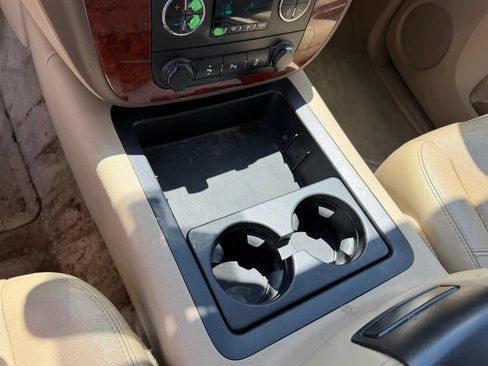Used 2013 Chevrolet Tahoe LT RWD image 23