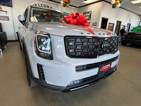 Used 2021 Kia Telluride SX w/ SX Prestige Package image 15