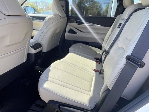 Certified 2025 INFINITI QX60 Luxe w/ Vision Package AWD/4WD image 11