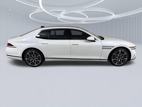 Used 2025 Genesis G90 3.5T AWD/4WD image 2