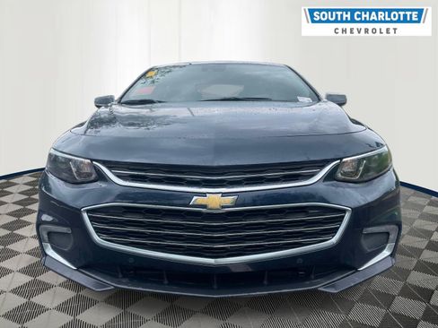 Used 2017 Chevrolet Malibu LT w/ Driver Confidence Package FWD image 2