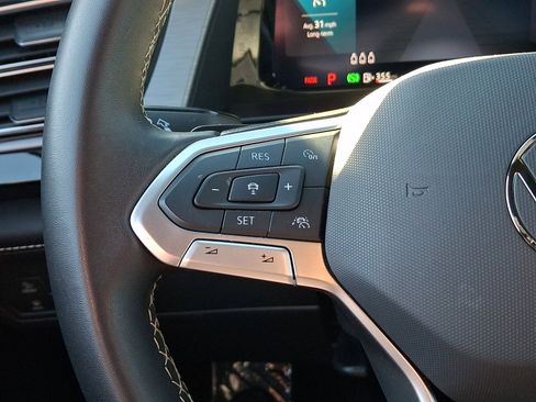 Used 2025 Volkswagen Atlas Cross Sport SE image 19