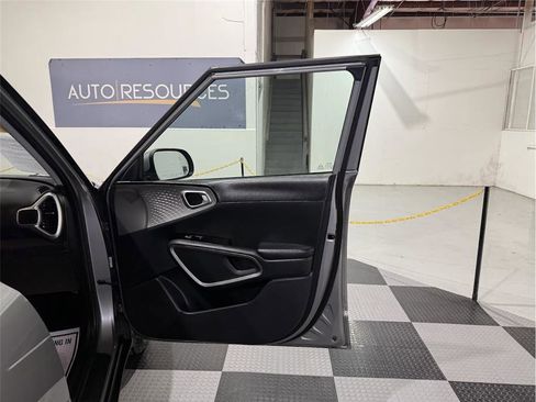Used 2023 Kia Soul LX w/ LX Technology Package image 26