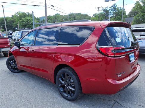 New 2027 Chrysler Pacifica Limited AWD/4WD image 6