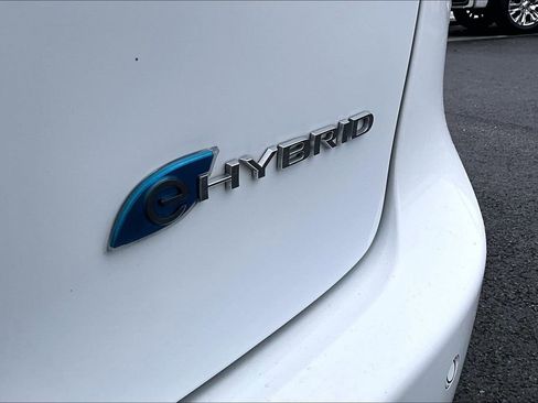 Used 2023 Chrysler Pacifica Touring-L image 8