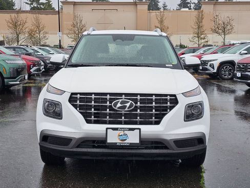 Used 2026 Hyundai Venue SEL FWD image 2