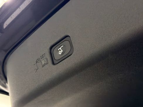 New 2026 Lincoln Nautilus Reserve image 9