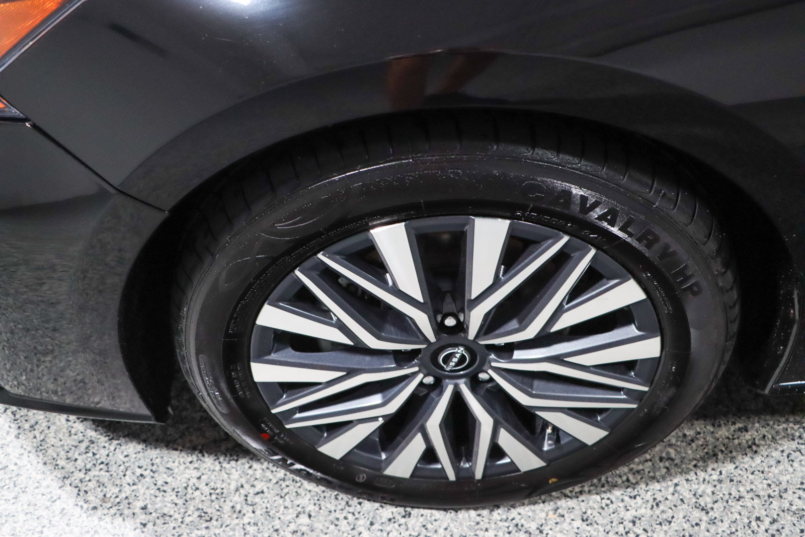 Used 2024 Nissan Altima 2.5 SV FWD image 11