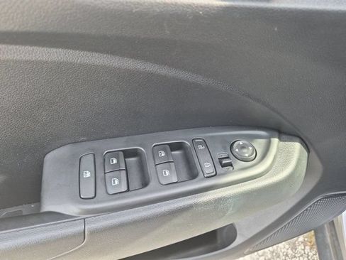 Used 2025 Hyundai Venue SEL FWD image 13