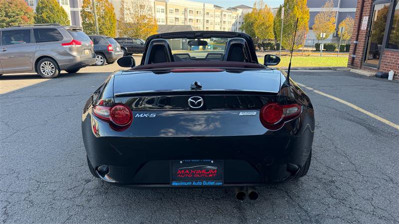 Used 2018 MAZDA MX-5 Miata Club RWD image 9