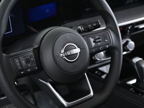 Used 2025 Nissan Kicks SV w/ SV Premium Package image 12