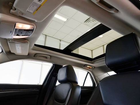 Used 2015 Chrysler 300 C w/ Light Group image 27