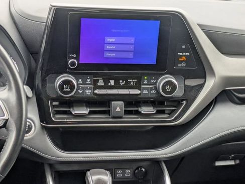 Used 2024 Toyota Highlander LE image 15