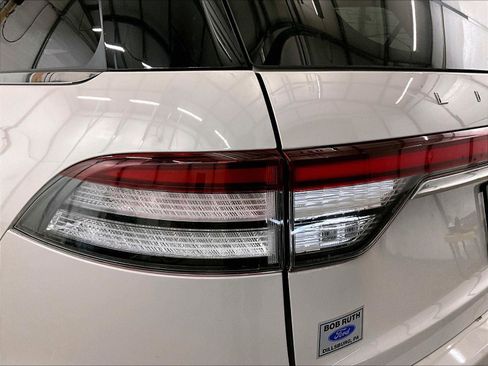 Used 2023 Lincoln Aviator Reserve w/ Elements Package Plus AWD/4WD image 29